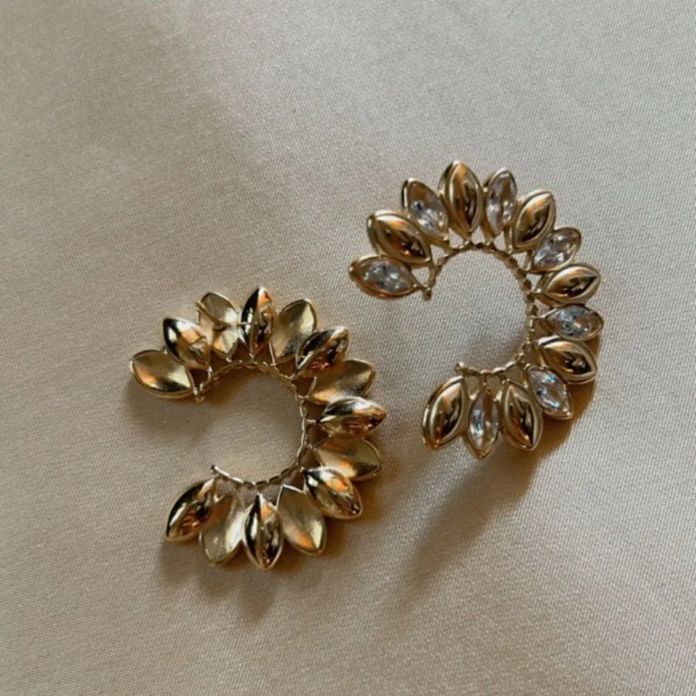 vintage style stud earrings A457